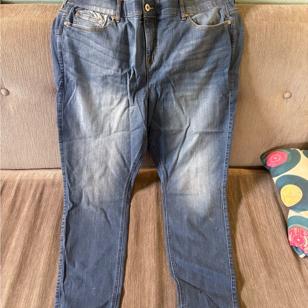 NWT Torrid Bombshell Premium Stretch Skinny Jean